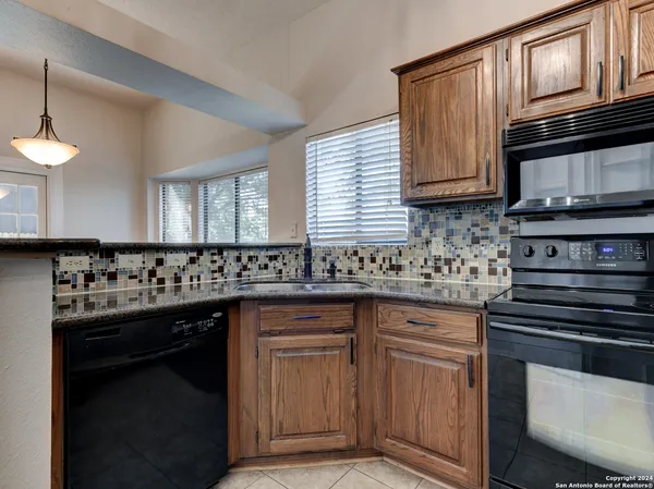 $1,900 | 9811 Wagon Train, Converse, TX 78109