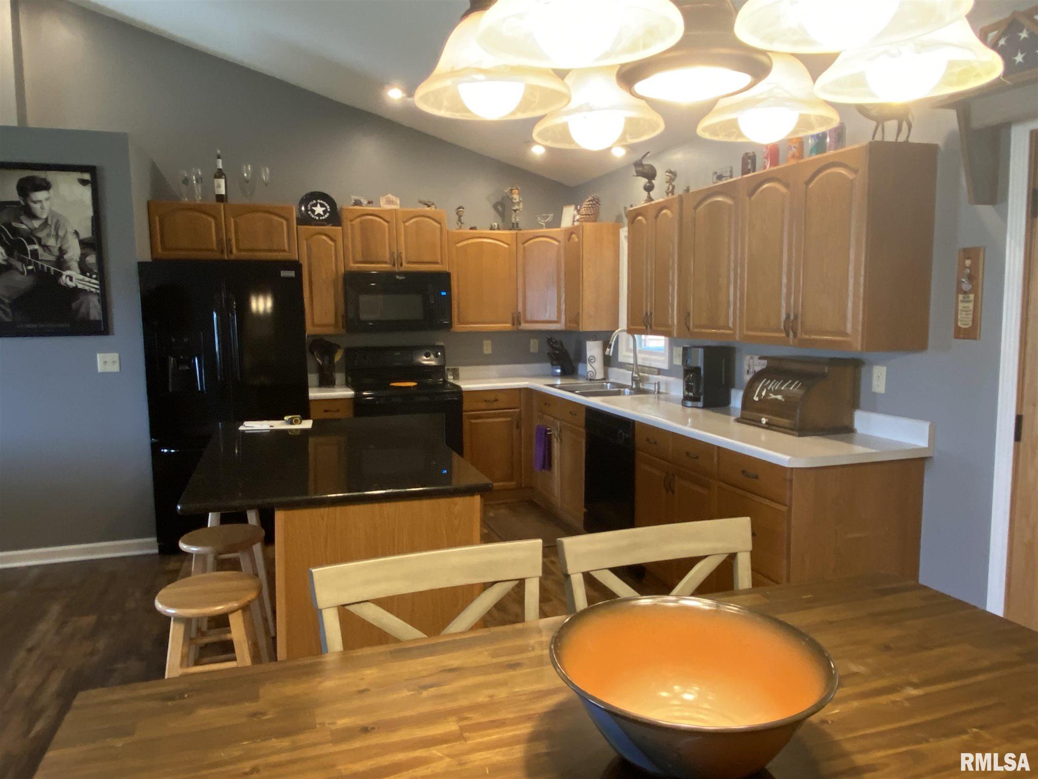 806 West Monroe Street Athens, IL 62613 - Photo 13 of 45 Gallery Image 13