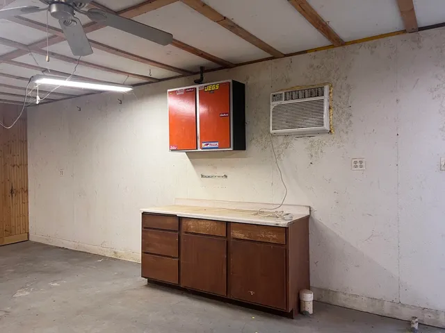 a view of livingroom with furniture