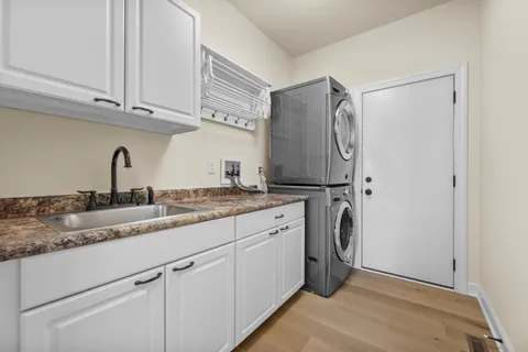 $660,000 | N42W22814 Beacon Court, Pewaukee, WI 53072