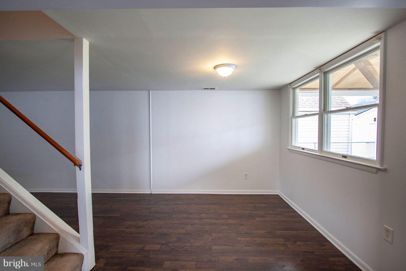 8237 North Boundary Road Baltimore, MD 21222 - Photo 10 of 30 Table Space
