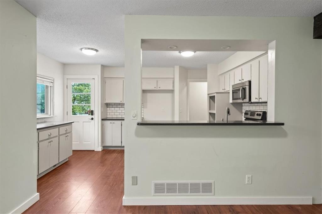 7029 Albervan Street Shawnee, KS 66216 - Photo 11 of 46