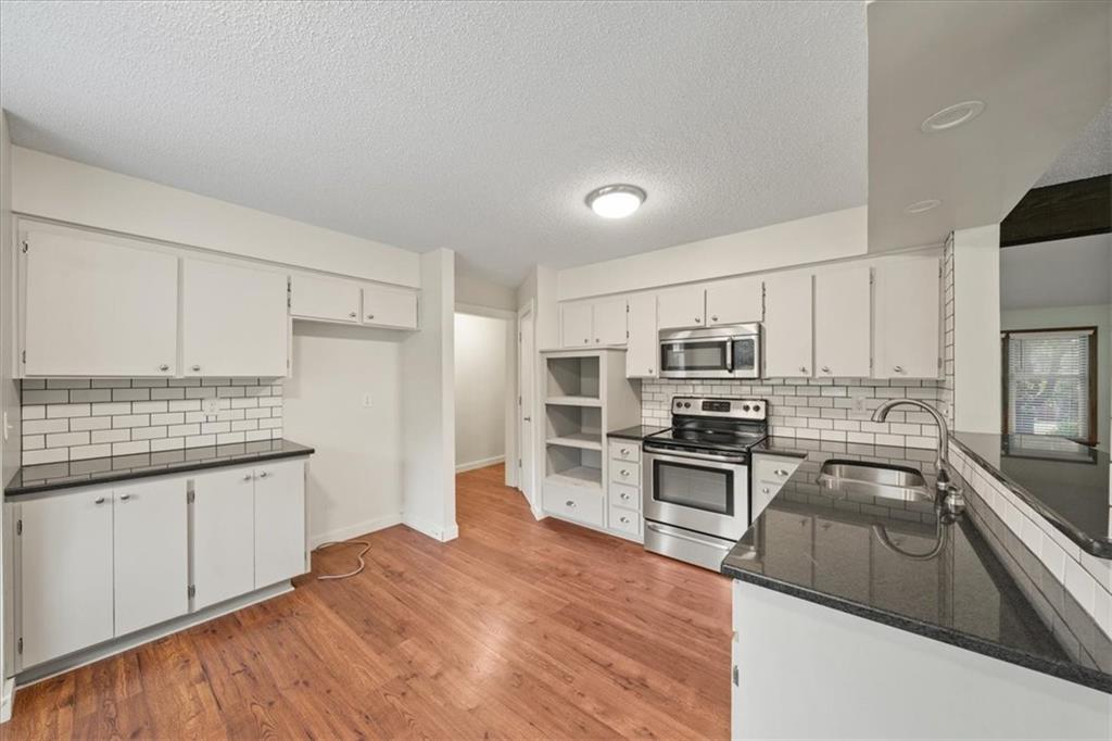 7029 Albervan Street Shawnee, KS 66216 - Photo 12 of 46