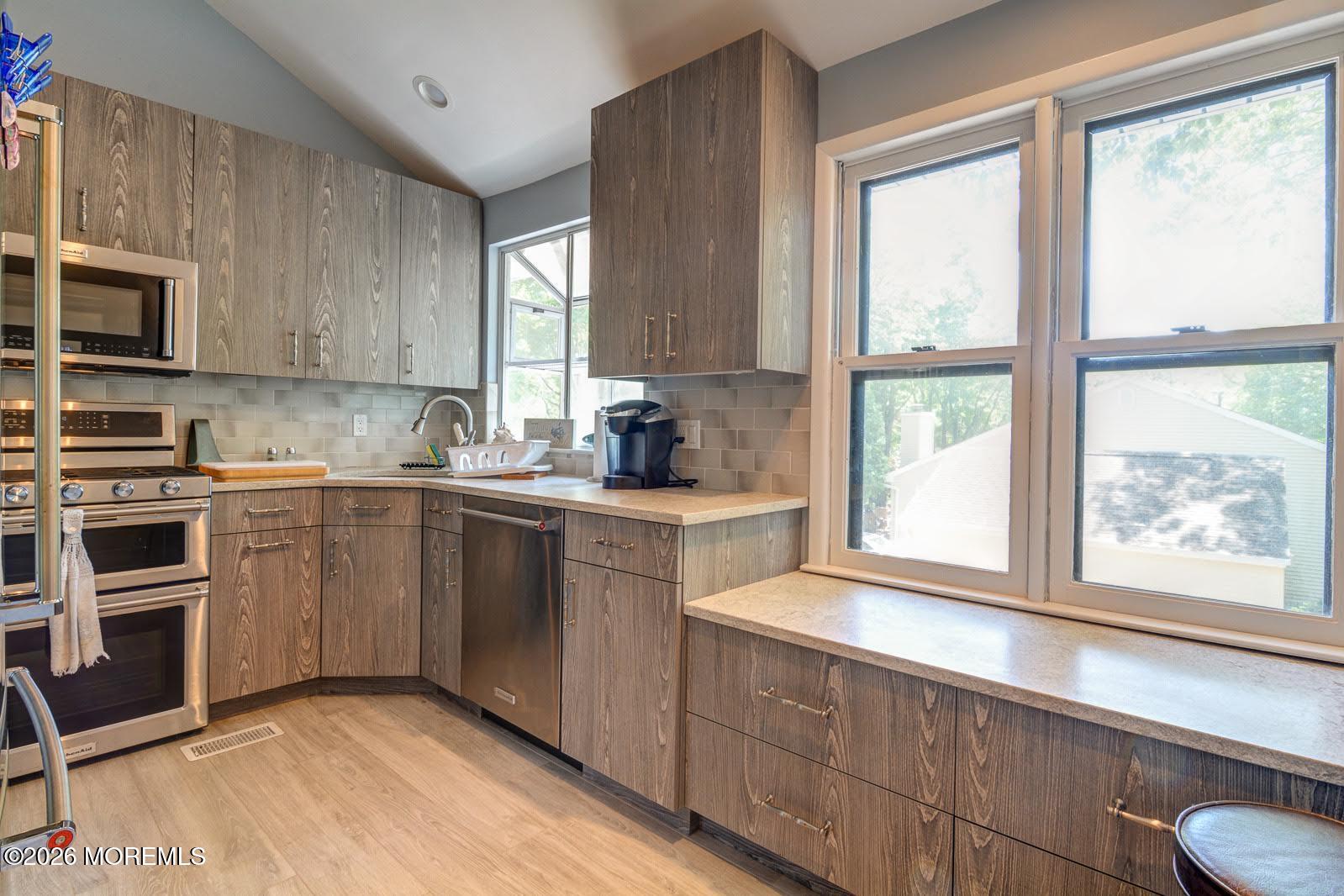 33 Maple Lane, Unit B Brielle, NJ 08730 - Photo 9 of 29 0-10
