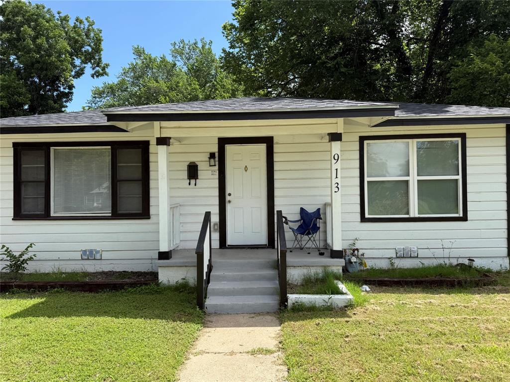 913 Hubert Street Waco, TX 76704 - Photo 1 of 12