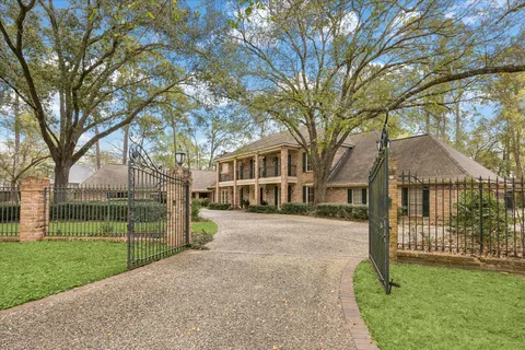 $3,500,000 | 11405 Memorial Circle, Piney Point Village, TX 77024