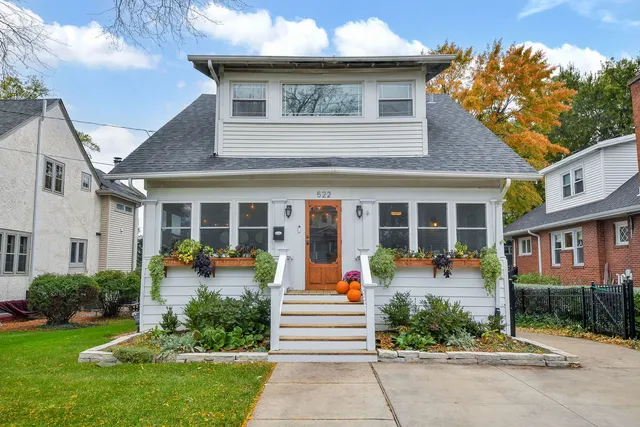 $639,000 | 522 South West Street, Wheaton, IL 60187