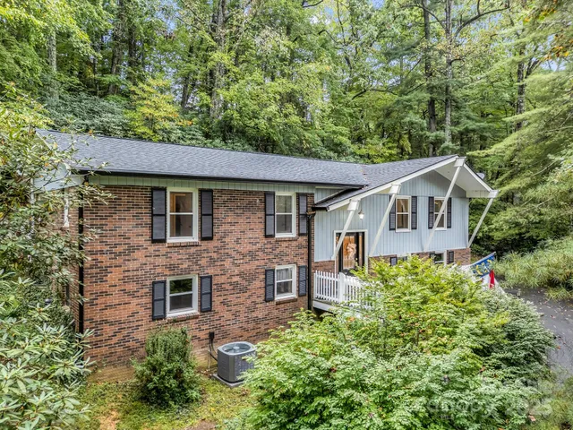 $450,000 | 190 Long John Drive, Hendersonville, NC 28791