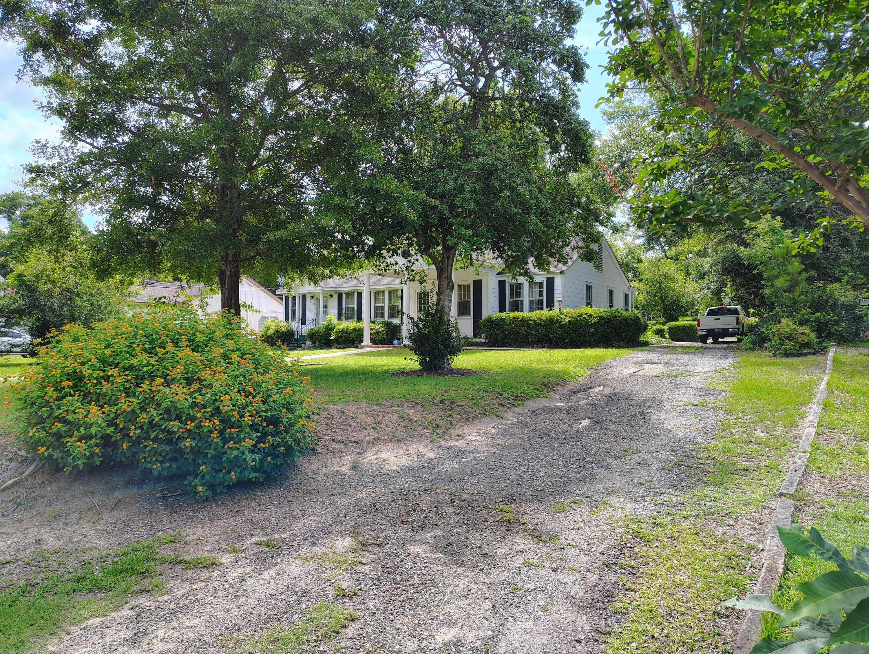 406 Thames Street Manning, SC 29102 - Photo 2 of 71