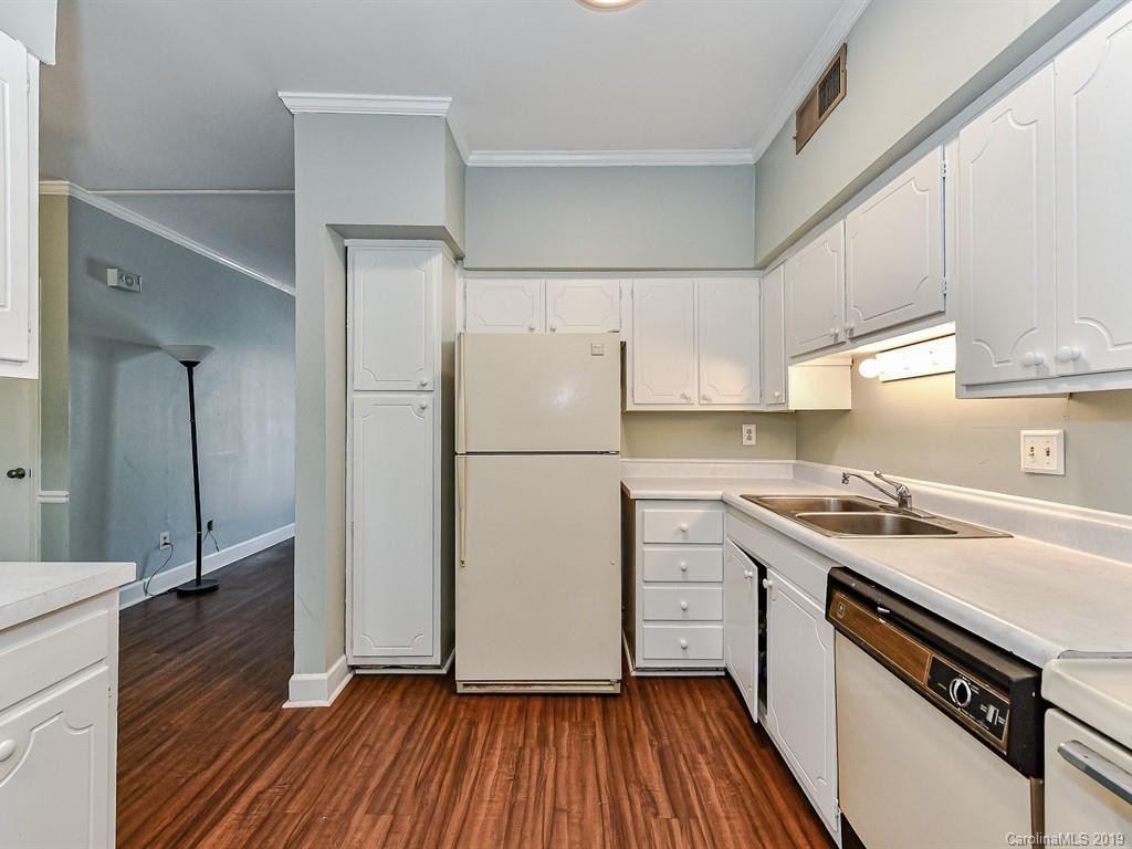 5925 Quail Hollow Road, Unit G Charlotte, NC 28210 - Photo 11 of 19 a kitchen with a refrigerator and a stove top oven