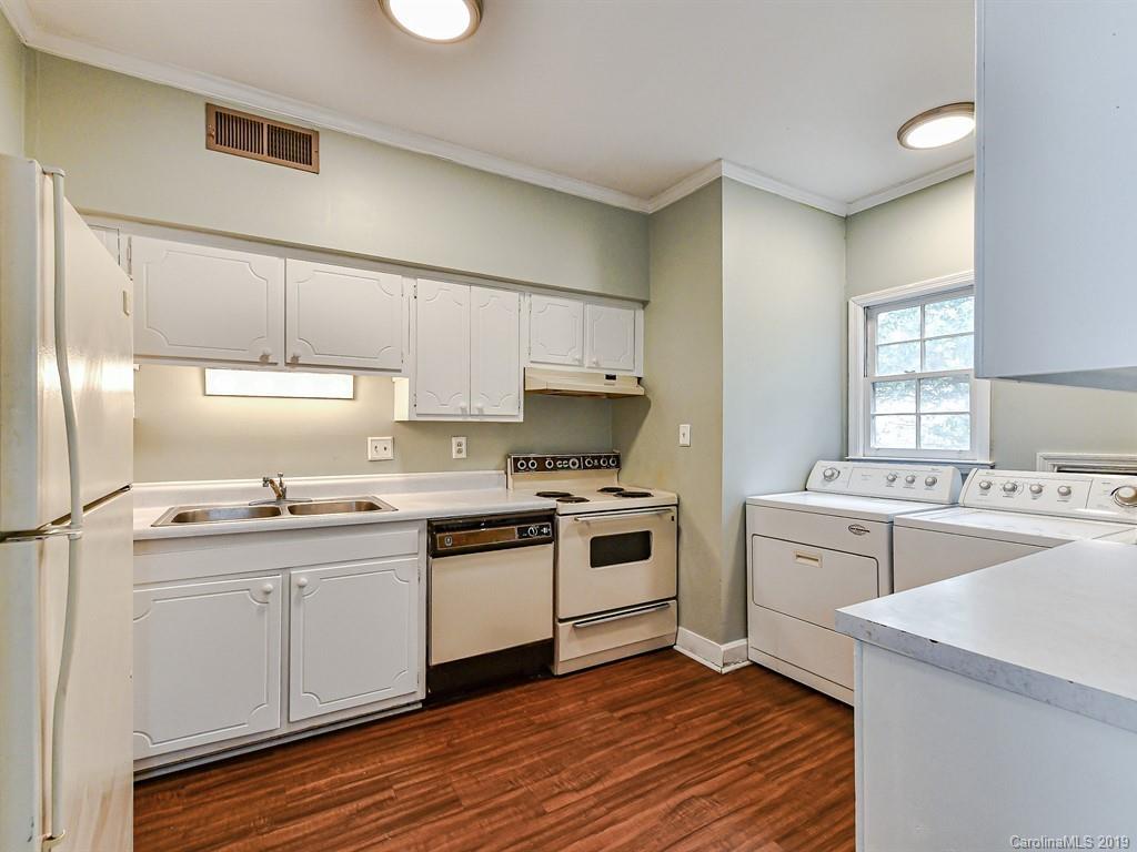 5925 Quail Hollow Road, Unit G Charlotte, NC 28210 - Photo 9 of 19 a kitchen with a sink stove and cabinets