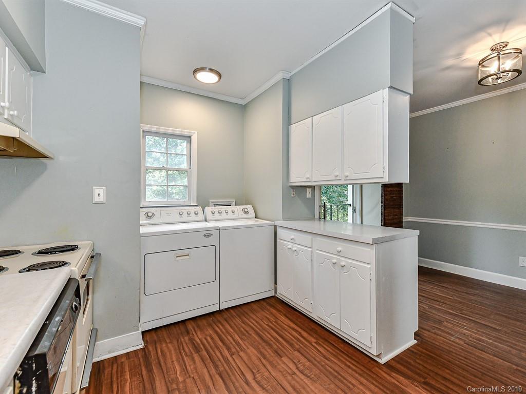5925 Quail Hollow Road, Unit G Charlotte, NC 28210 - Photo 10 of 19 a kitchen with a sink stove and cabinets