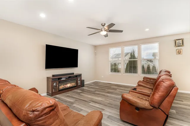 $544,999 | 2643 McLellan Boulevard, Yorkville, IL 60560