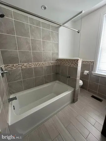 $2,750 | 2430 Carpenter Street, Philadelphia, PA 19146