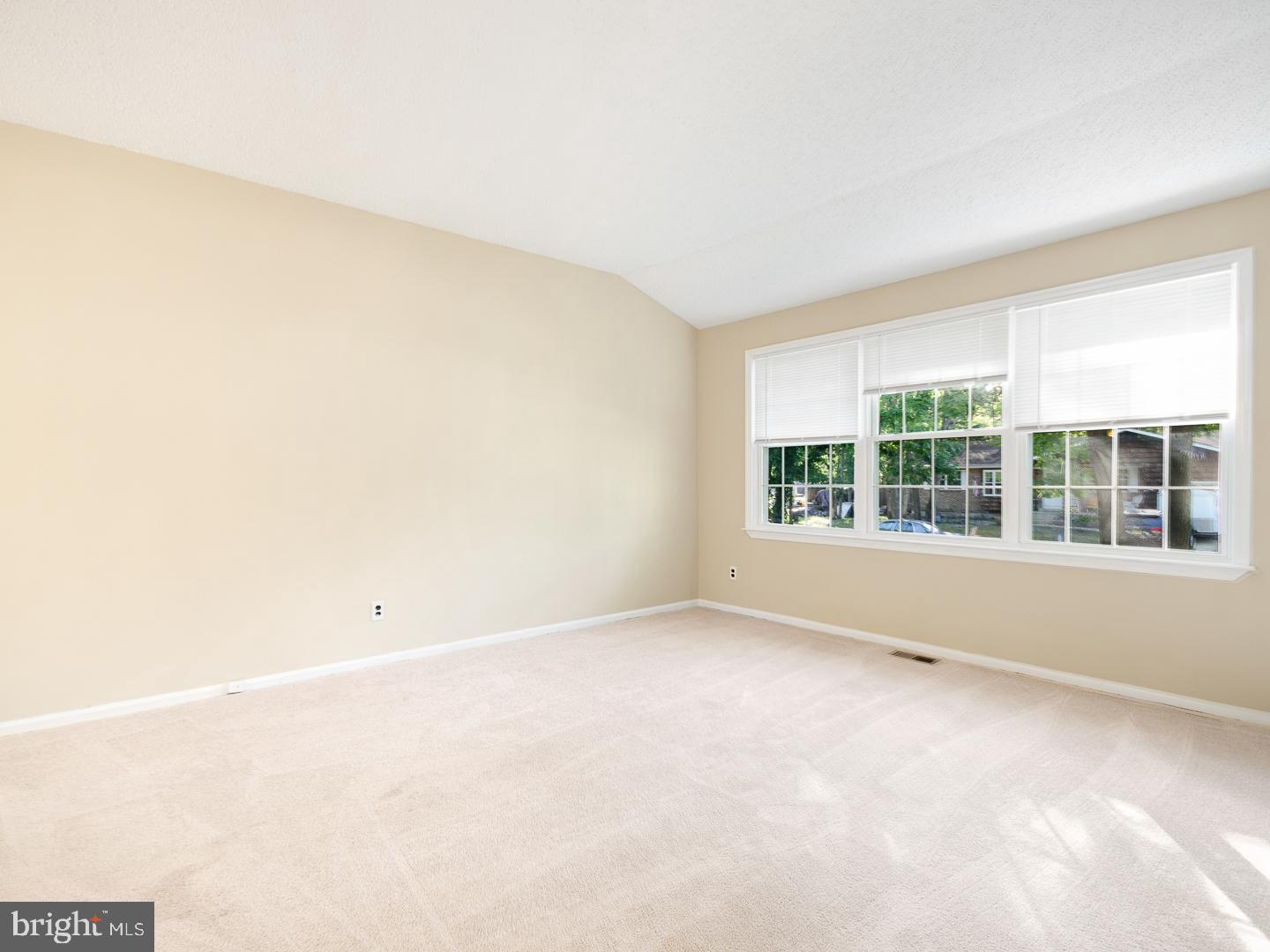 236 Peppermill Road West Berlin, NJ 08091 - Photo 5 of 35 Living Room