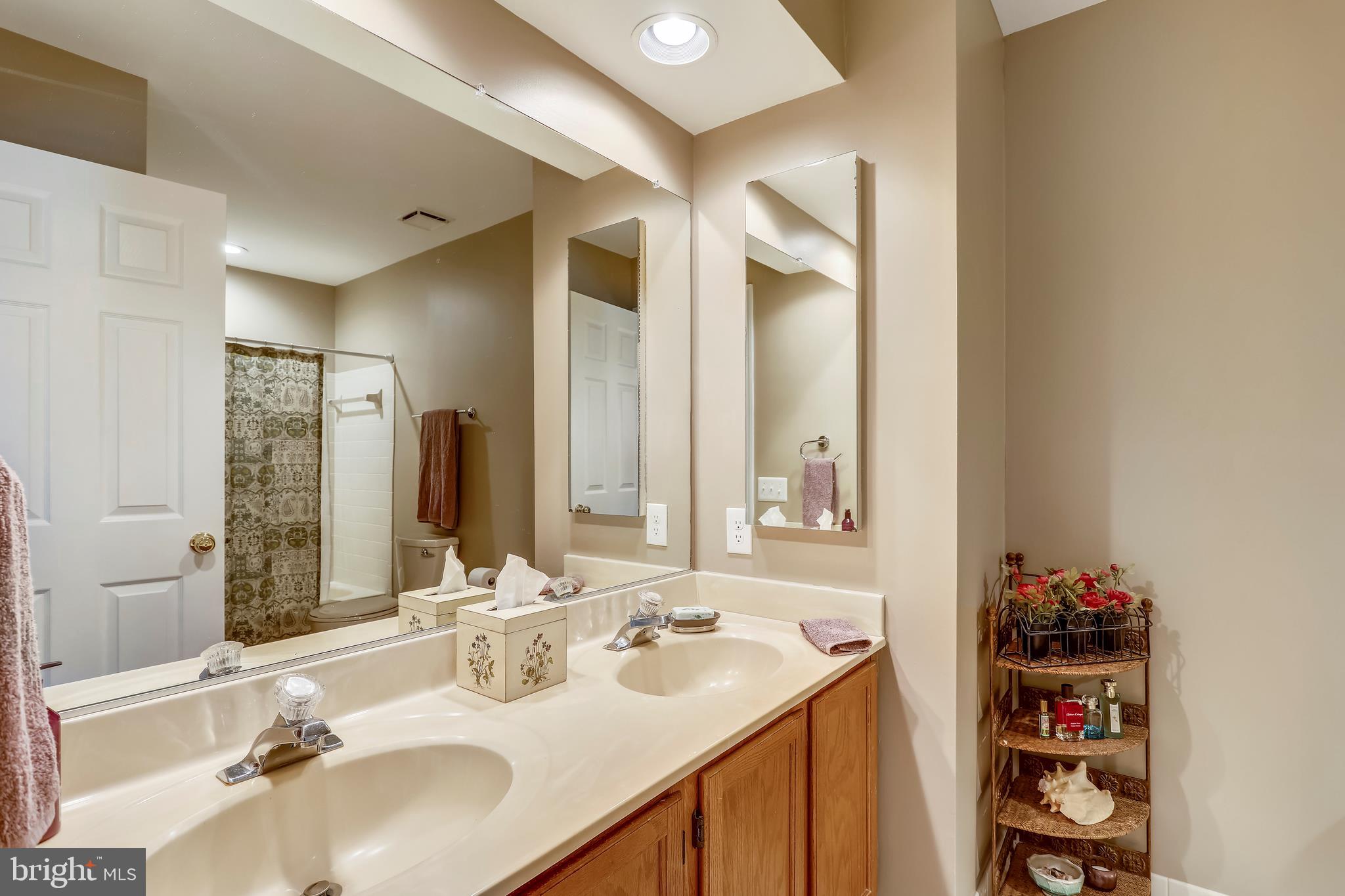 13924 Riding Loop Drive North Potomac, MD 20878 - Photo 27 of 45 En-suite Master Bathroom