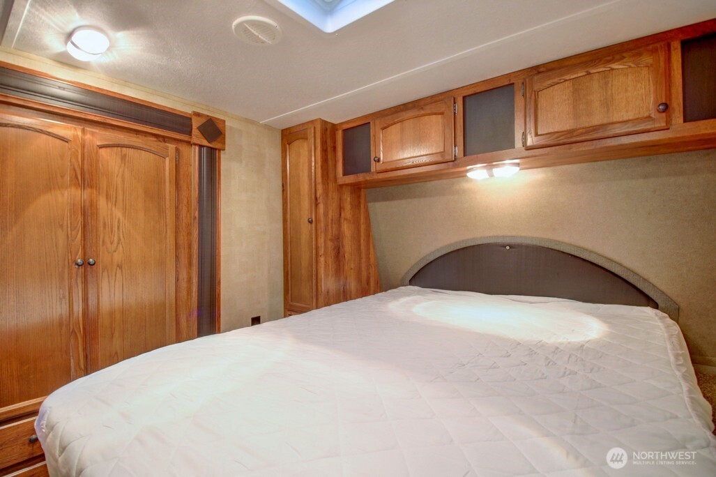 64 Wilderness Way Deming, WA 98244 - Photo 19 of 33 a bedroom with a bed and cabinets