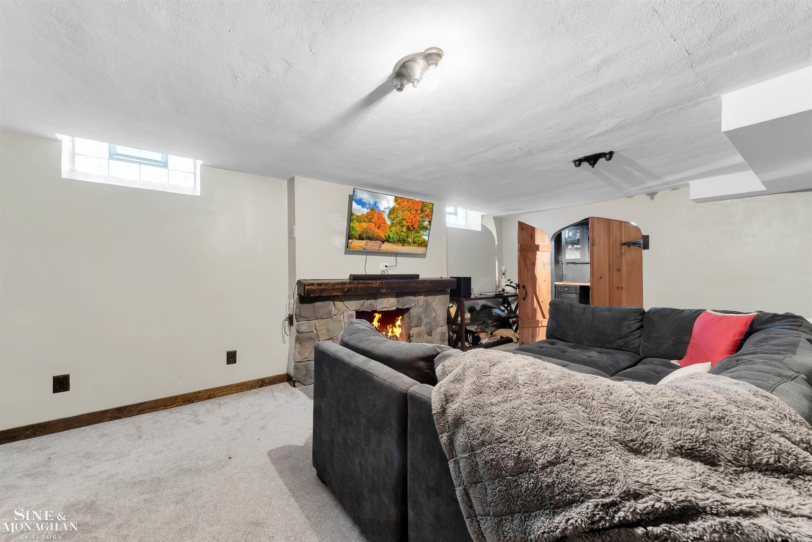 348 Moran Road Grosse Pointe, MI 48236 - Photo 22 of 35 50125309-21.JPG