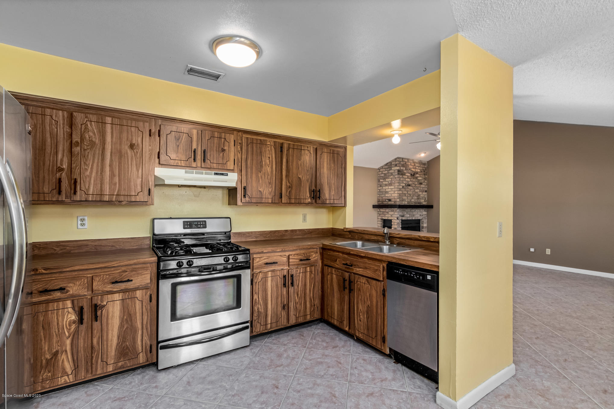 857 Levitt Parkway Rockledge, FL 32955 - Photo 3 of 12 Kitchen