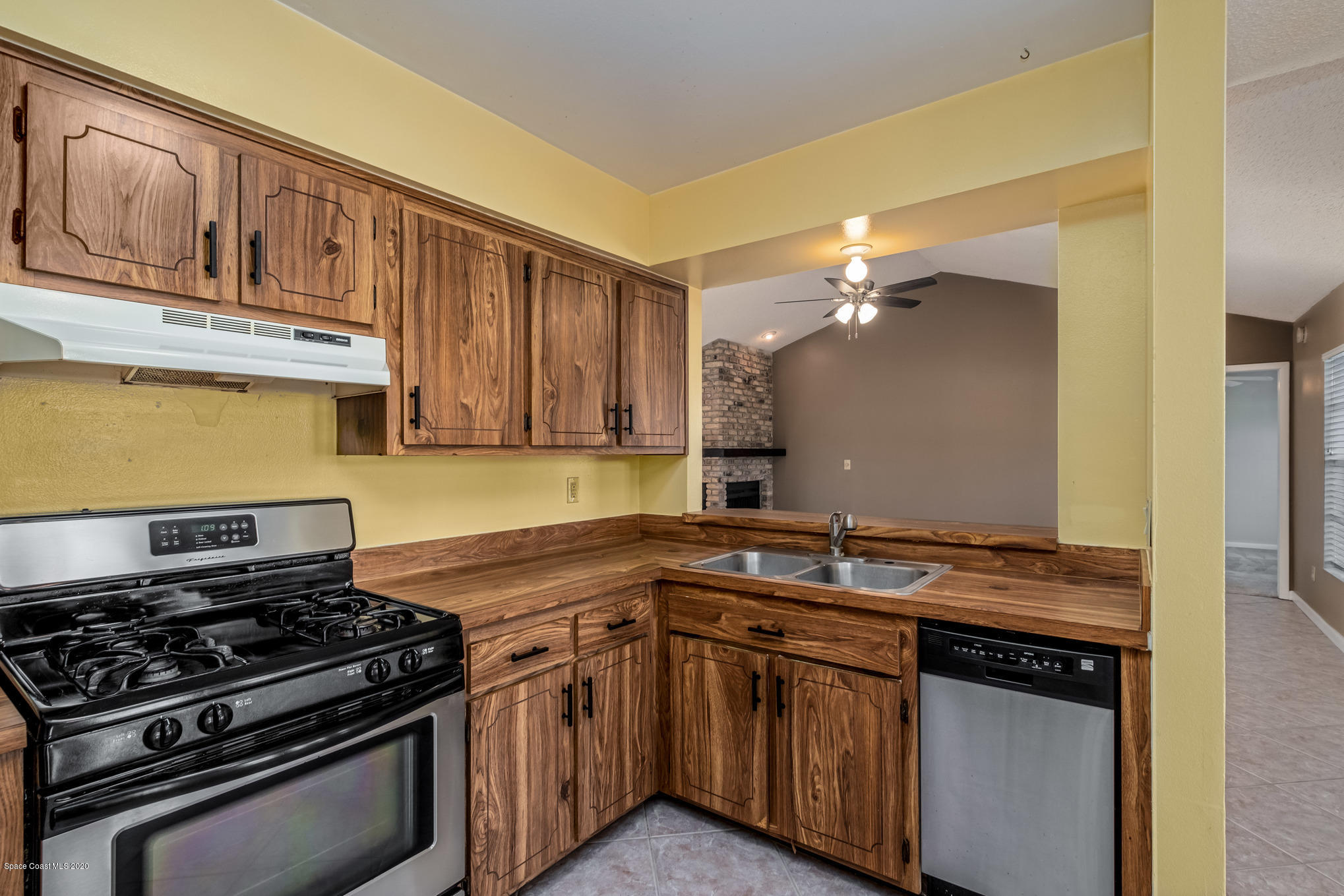 857 Levitt Parkway Rockledge, FL 32955 - Photo 4 of 12 Kitchen View