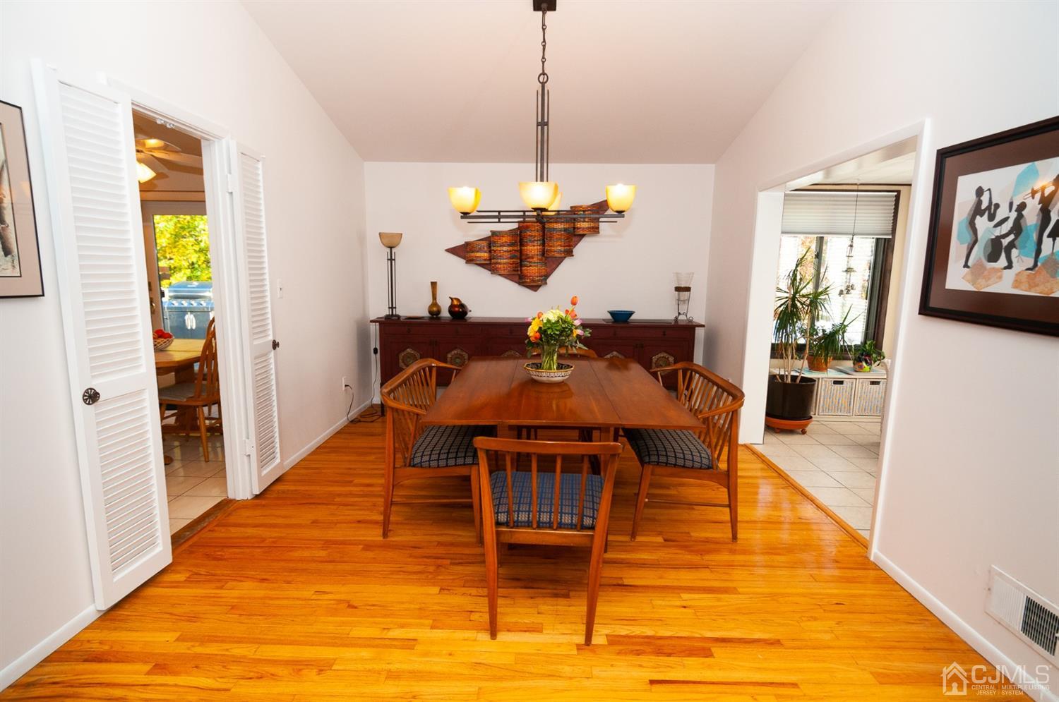 82 Harmon Road Edison, NJ 08837 - Photo 11 of 47