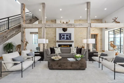 $32,000,000 | 3288 Highway 39, Hunt, TX 78024