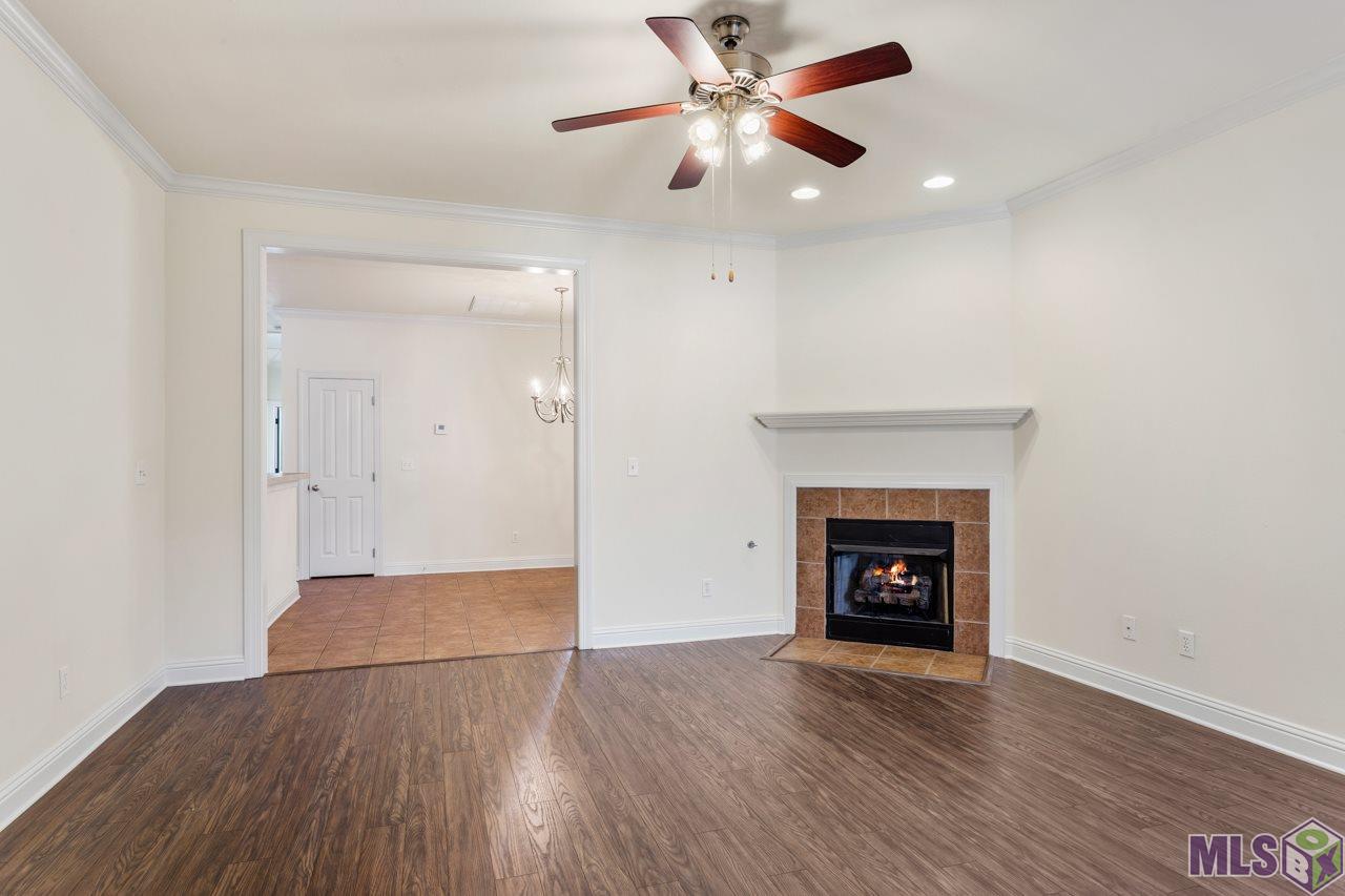 809 Summer Breeze Drive, Unit 1202 Baton Rouge, LA 70810 - Photo 3 of 22 Living Room