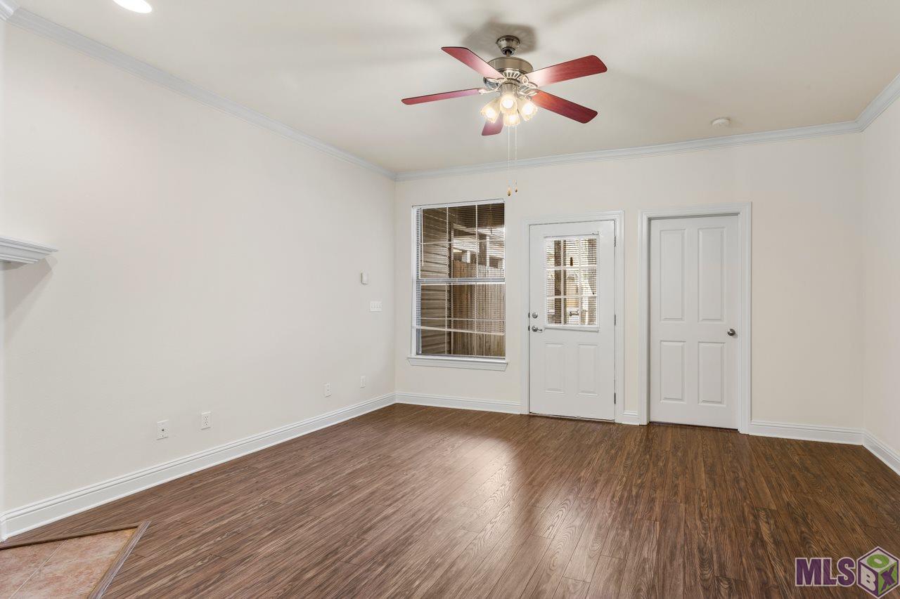 809 Summer Breeze Drive, Unit 1202 Baton Rouge, LA 70810 - Photo 4 of 22 Living Room