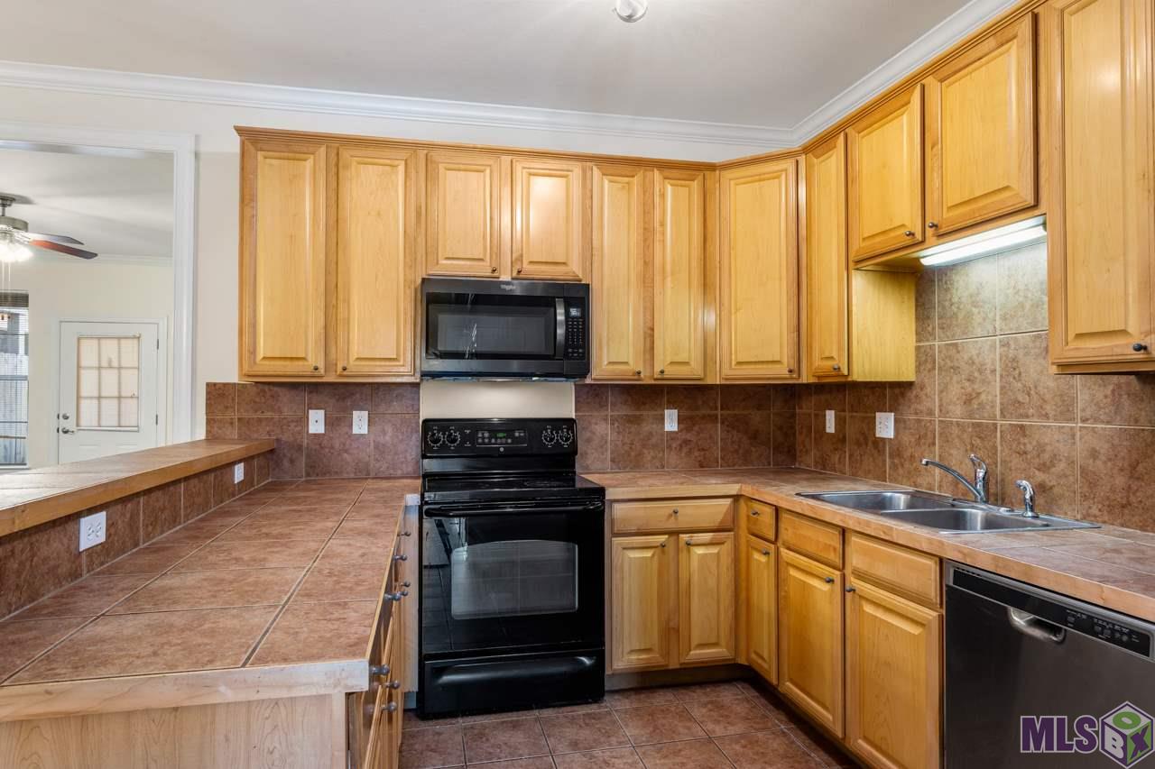 809 Summer Breeze Drive, Unit 1202 Baton Rouge, LA 70810 - Photo 5 of 22 Kitchen