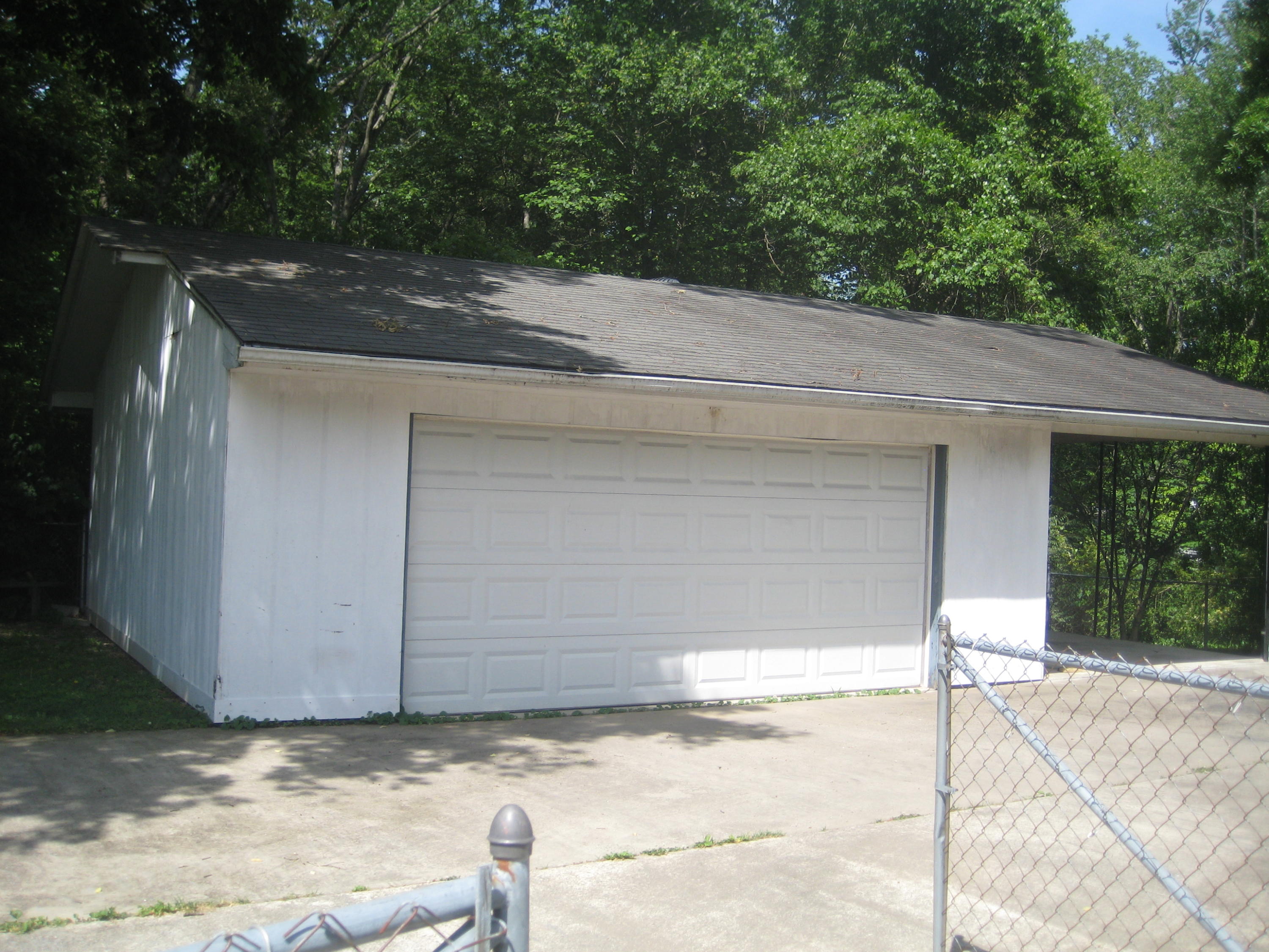 239 Alhambra Road Oak Ridge, TN 37830 - Photo 3 of 14 239 Alhambra Road 066