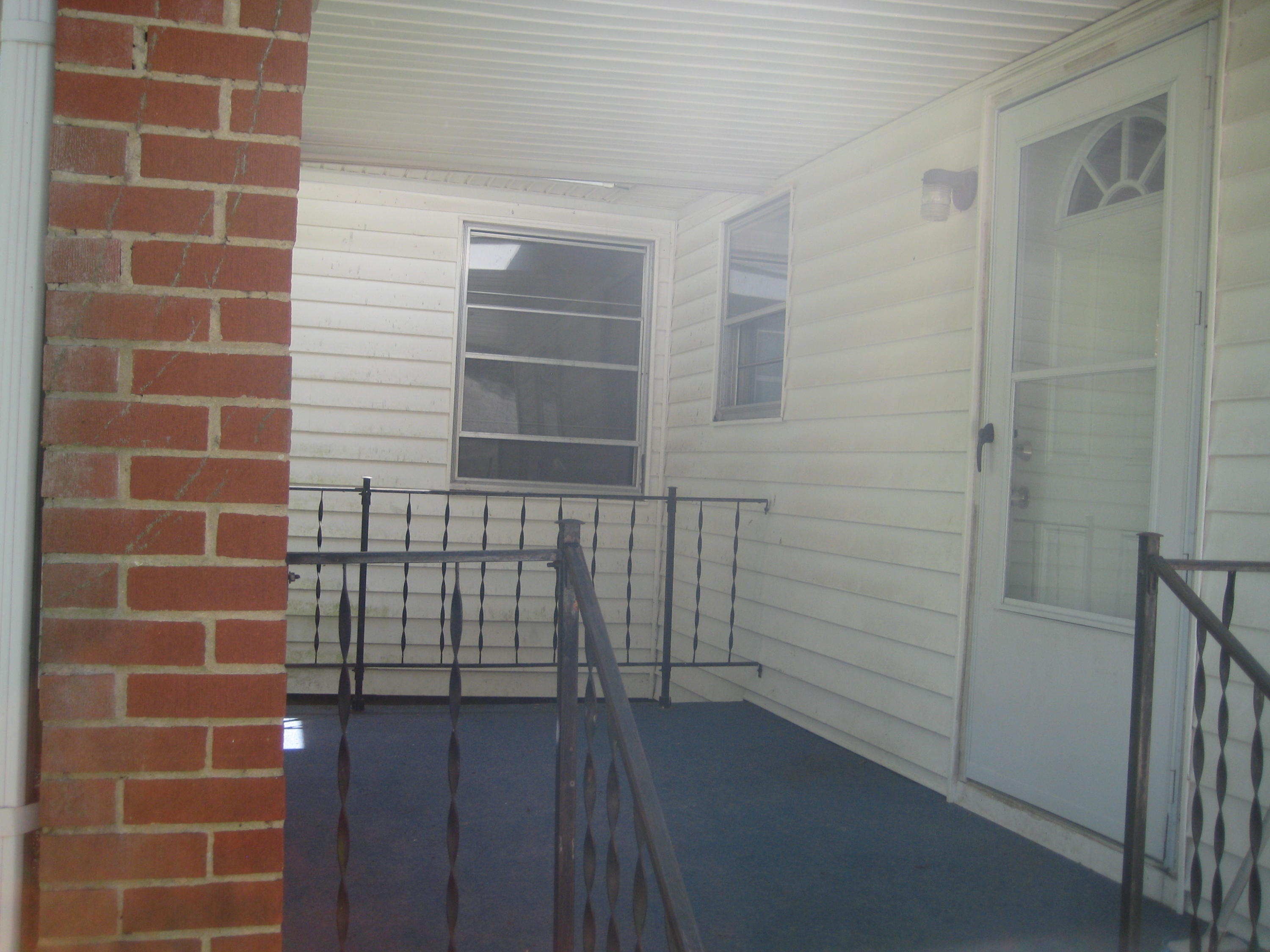 239 Alhambra Road Oak Ridge, TN 37830 - Photo 5 of 14 239 Alhambra Road 071