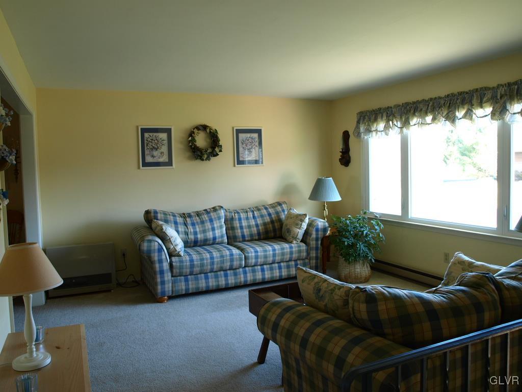 214 Elm Road Allentown, PA 18104 - Photo 3 of 37 Living room