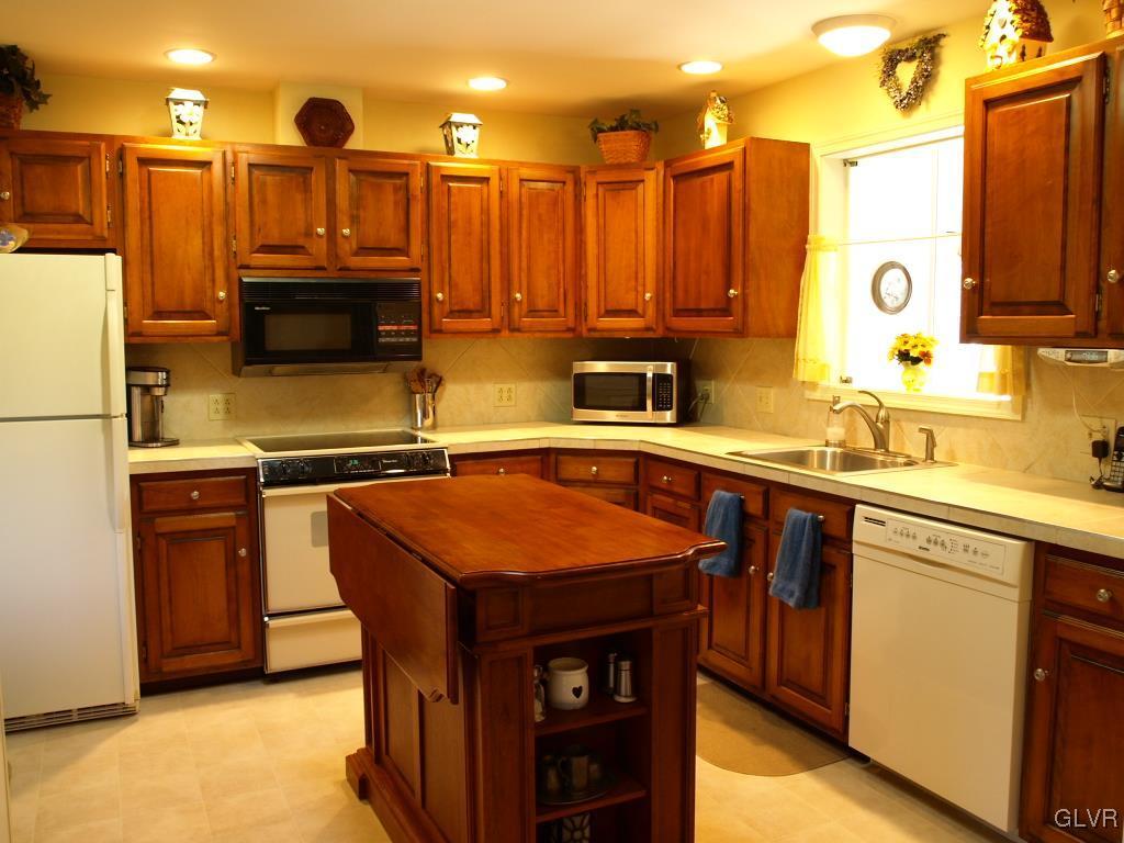 214 Elm Road Allentown, PA 18104 - Photo 5 of 37 Kitchen