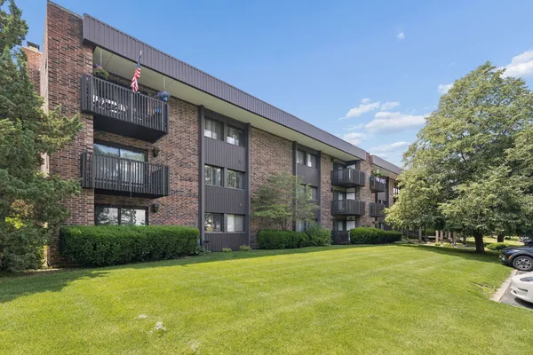 $130,000 | 1424 Woodbridge Road, Unit 2B, Joliet, IL 60436