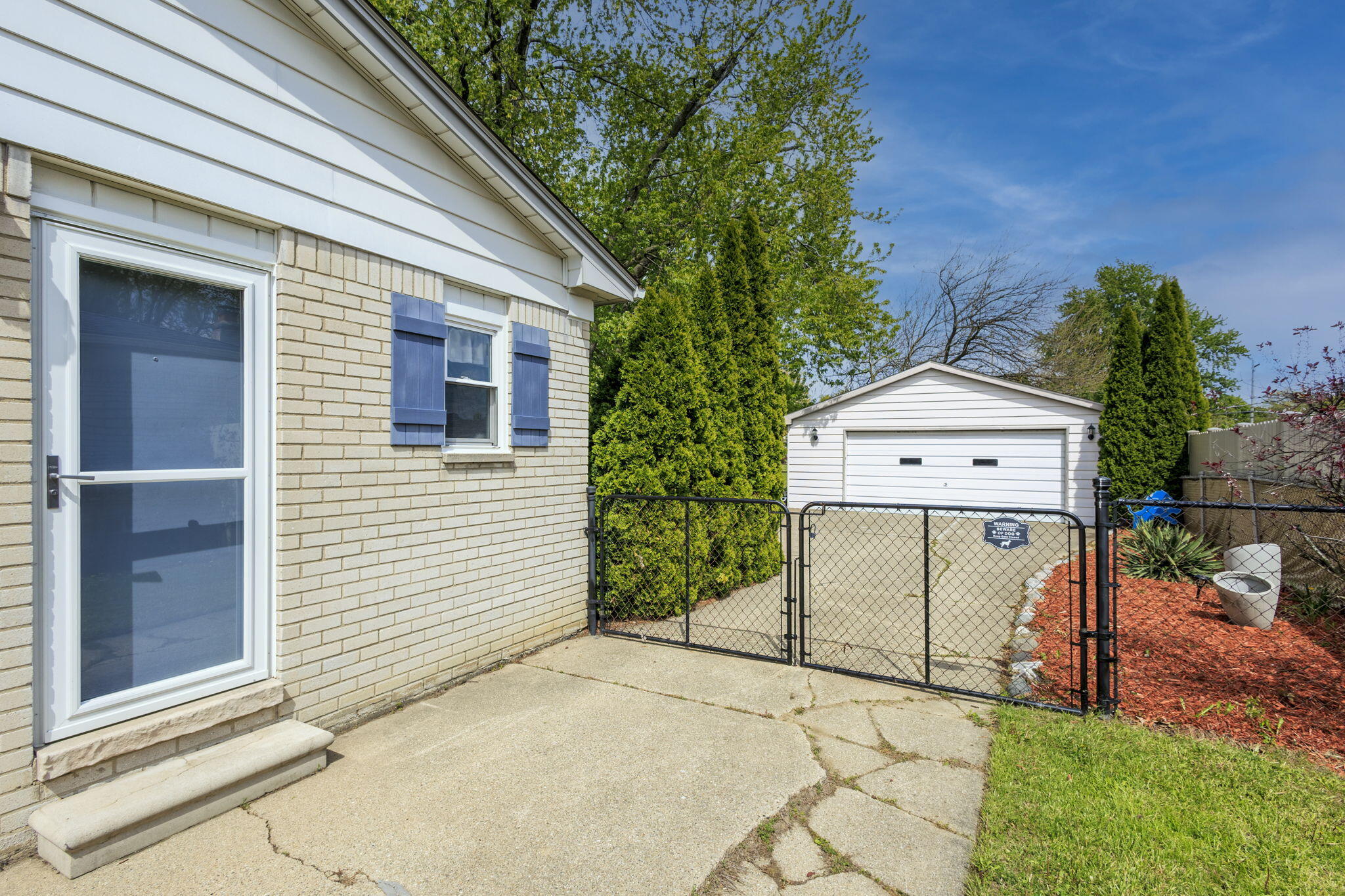 2458 Milverton Road Troy, MI 48083 - Photo 25 of 30 backyard