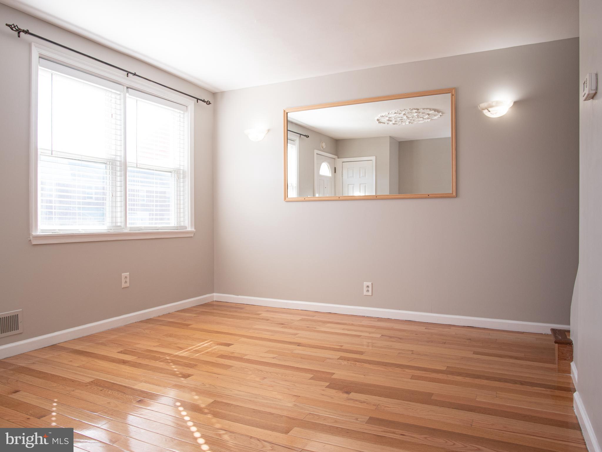 4874 Greencrest Road Baltimore, MD 21206 - Photo 3 of 23 Living Room