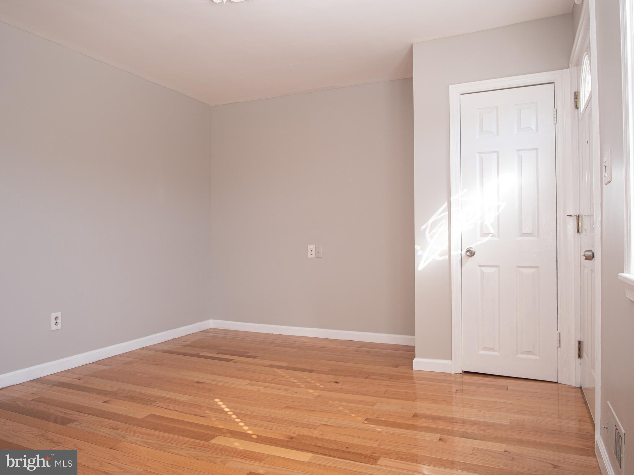 4874 Greencrest Road Baltimore, MD 21206 - Photo 4 of 23 Living Room