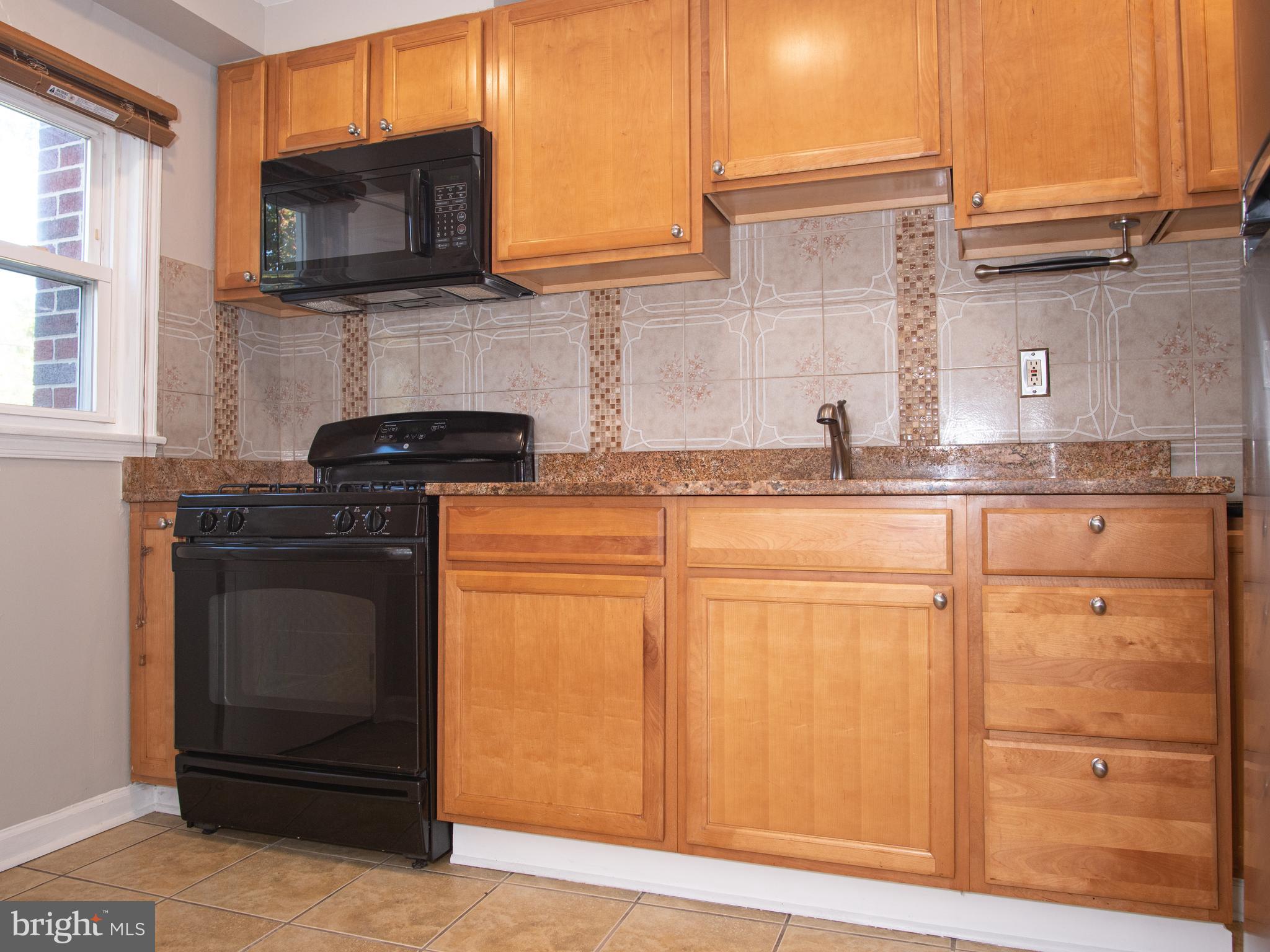 4874 Greencrest Road Baltimore, MD 21206 - Photo 9 of 23 Kitchen