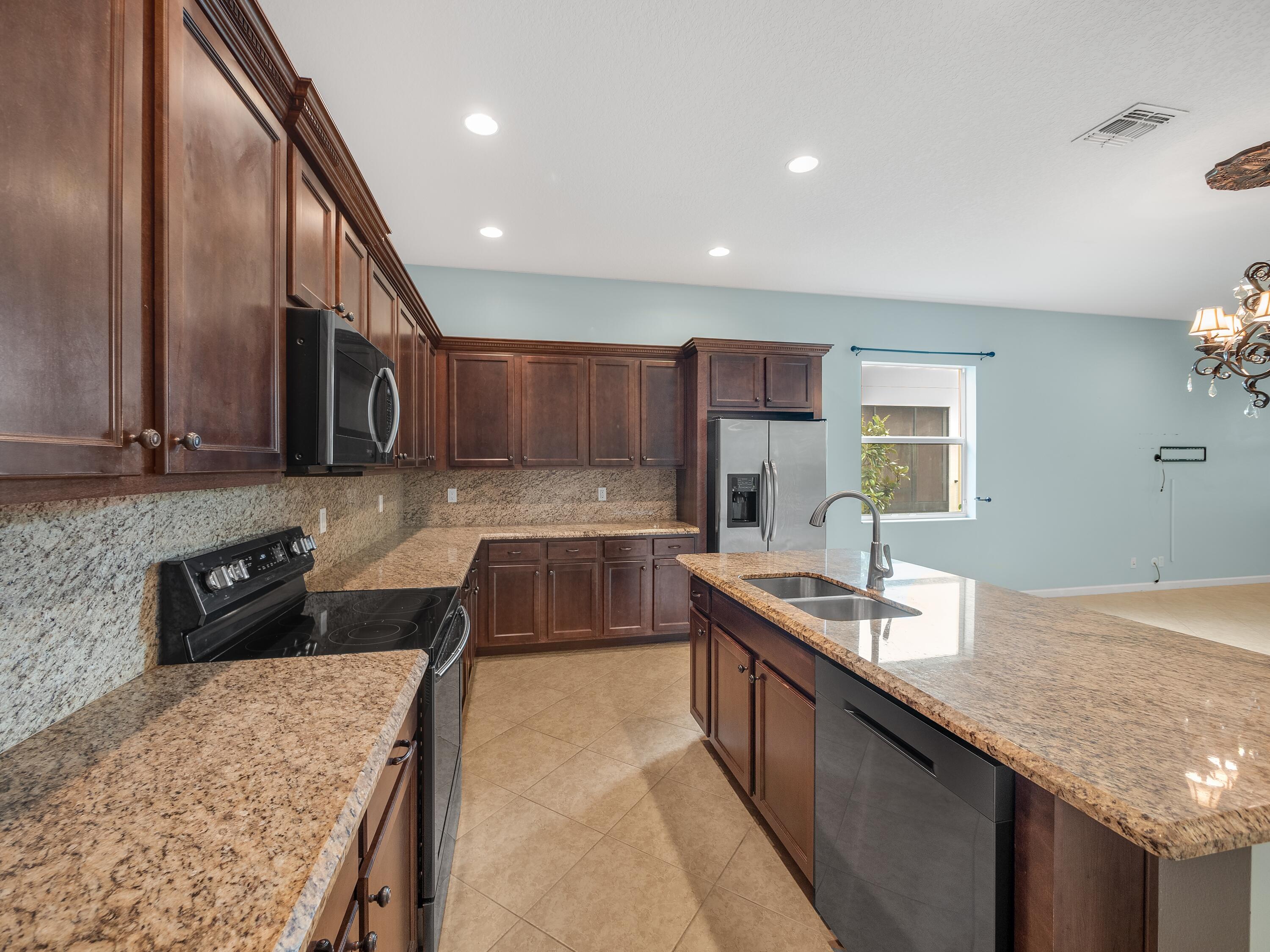 11423 Southwest Fieldstone Way Port St. Lucie, FL 34987 - Photo 7 of 31 kitchen