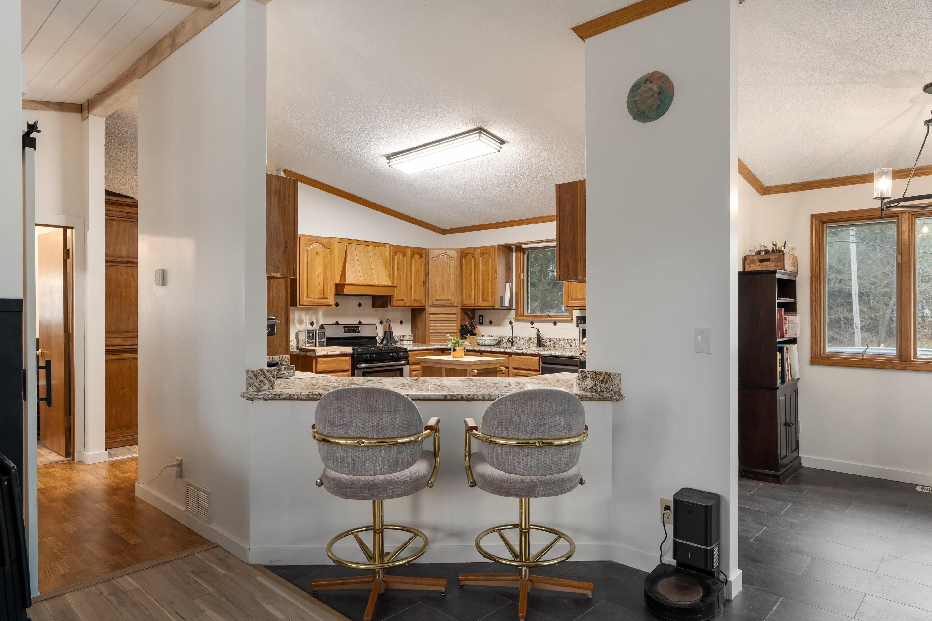 7173 Refugee Road Southwest Pataskala, OH 43062 - Photo 12 of 53 Breakfast bar