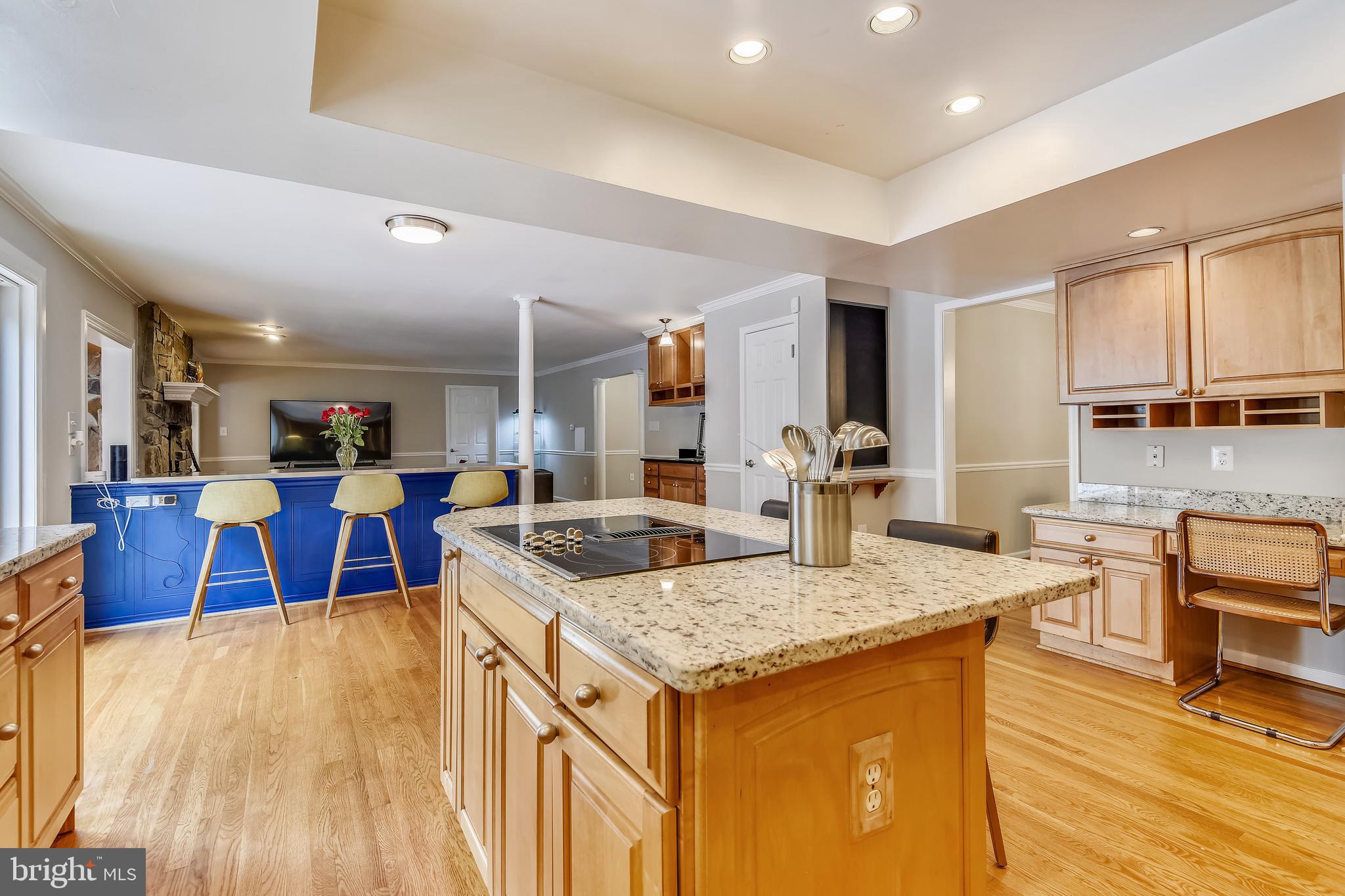2006 Roundhouse Road Vienna, VA 22181 - Photo 12 of 47 Island cook top