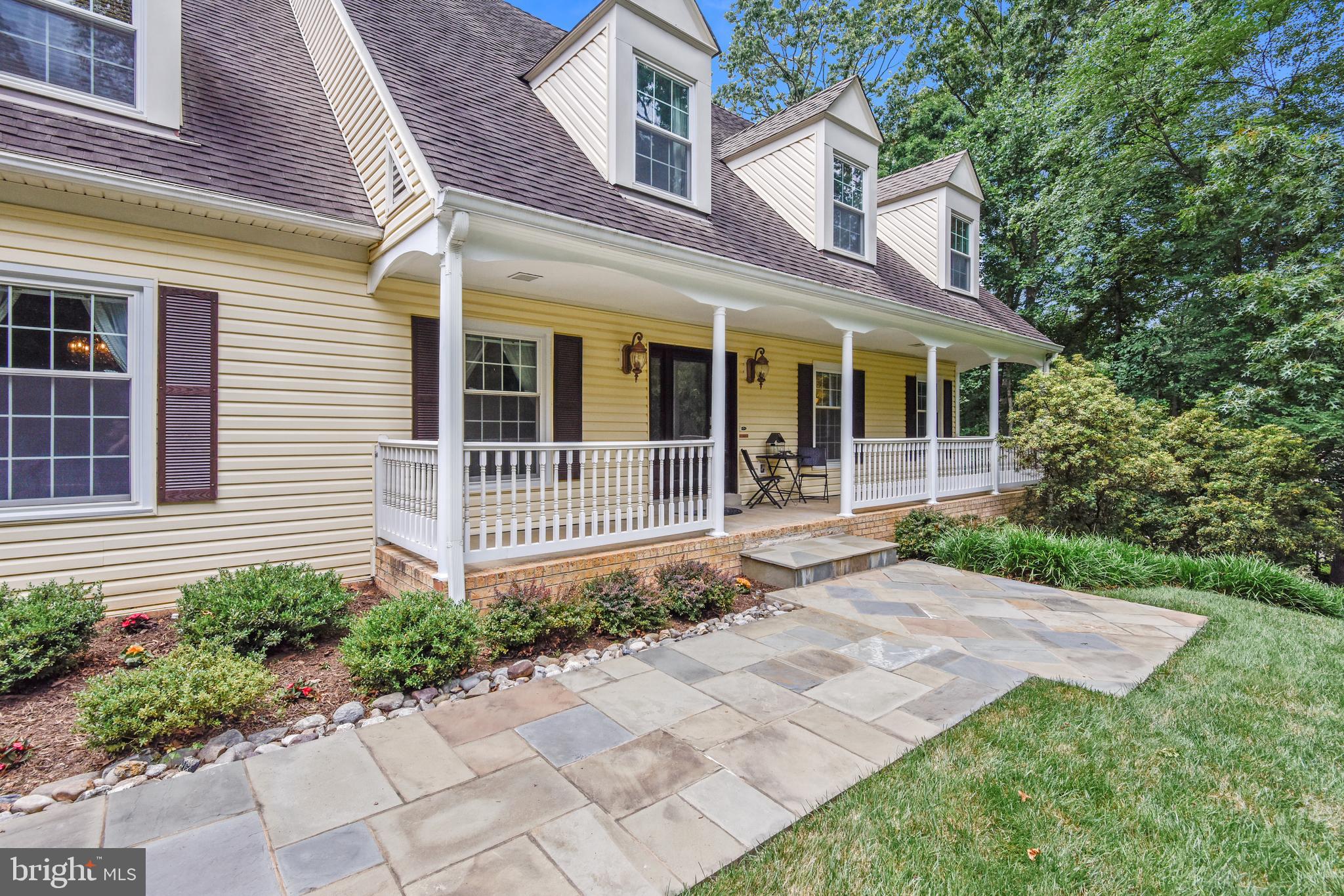 2006 Roundhouse Road Vienna, VA 22181 - Photo 4 of 47 Flag stone walkway