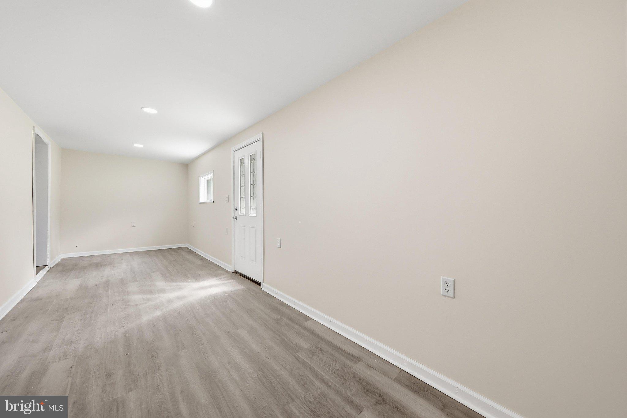 12528 Seavolt Road Hancock, MD 21750 - Photo 11 of 32 Living Room