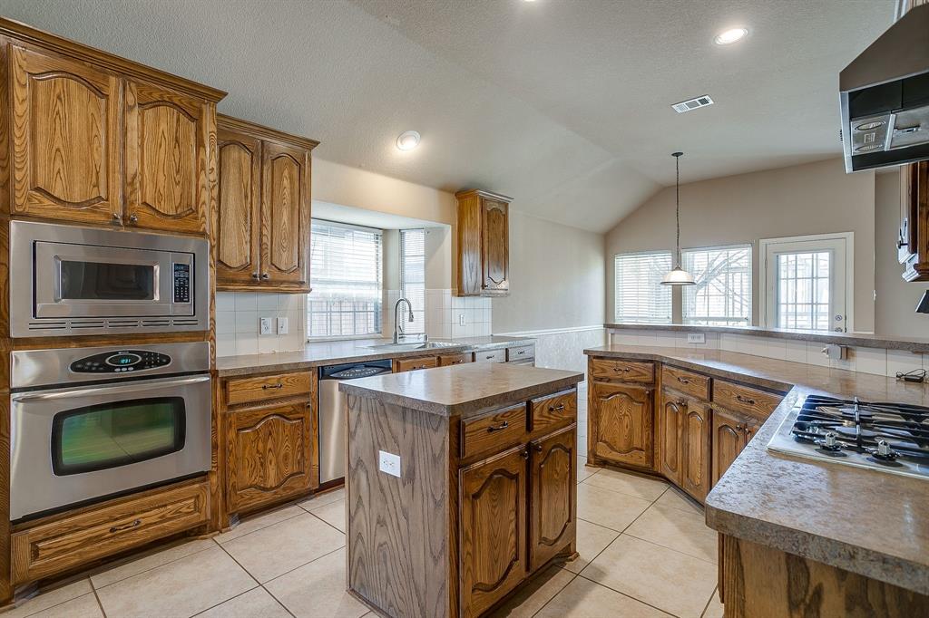 8205 Painted Tree Trail Fort Worth, TX 76131 - Photo 6 of 17