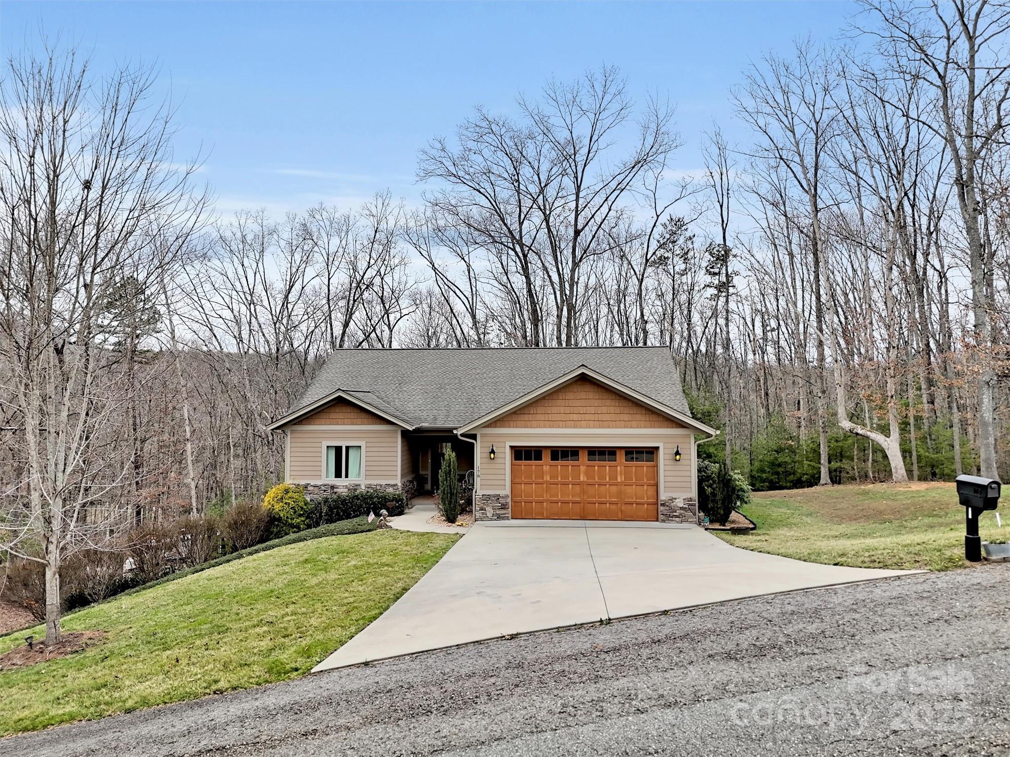 178 Sapphire Place Clyde, NC 28721 - Photo 3 of 48