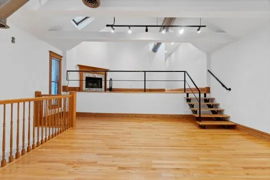 $3,995 | 2239 North Clybourn Avenue, Unit 2, Chicago, IL 60614