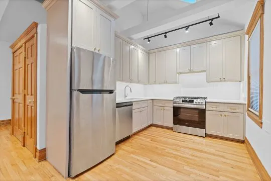 $3,995 | 2239 North Clybourn Avenue, Unit 2, Chicago, IL 60614