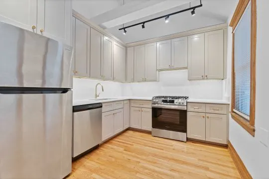 $3,995 | 2239 North Clybourn Avenue, Unit 2, Chicago, IL 60614