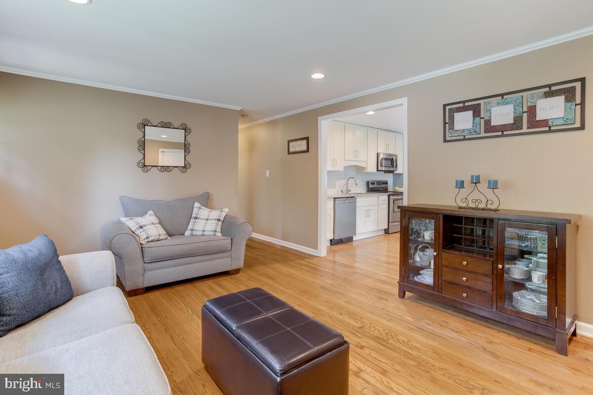 8421 Garland Road Pasadena, MD 21122 - Photo 10 of 48 Gallery Image 10