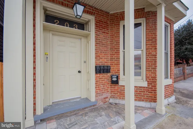 $1,100 | 203 West John Street, Unit 1, Martinsburg, WV 25401